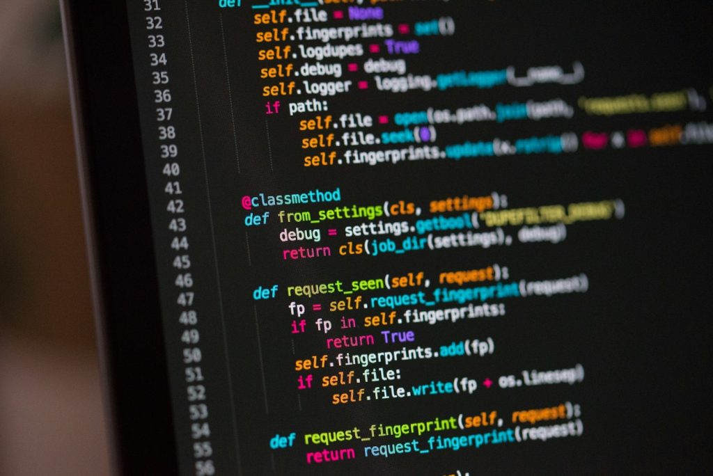 Abstrakte Nahaufnahme eines leuchtenden Computerschaltkreises