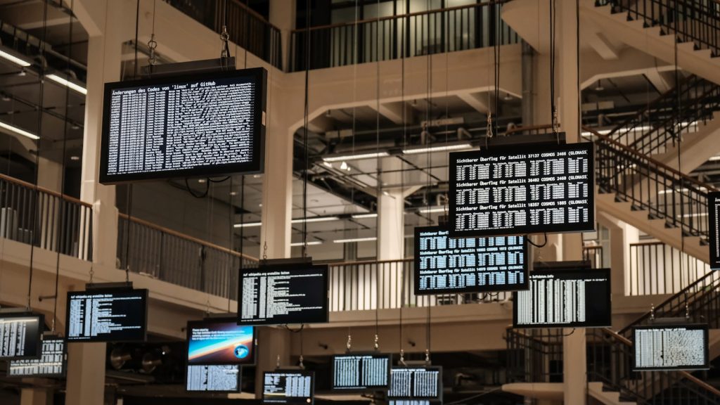 Nahaufnahme eines KI-Rechenzentrums mit Server-Hardware