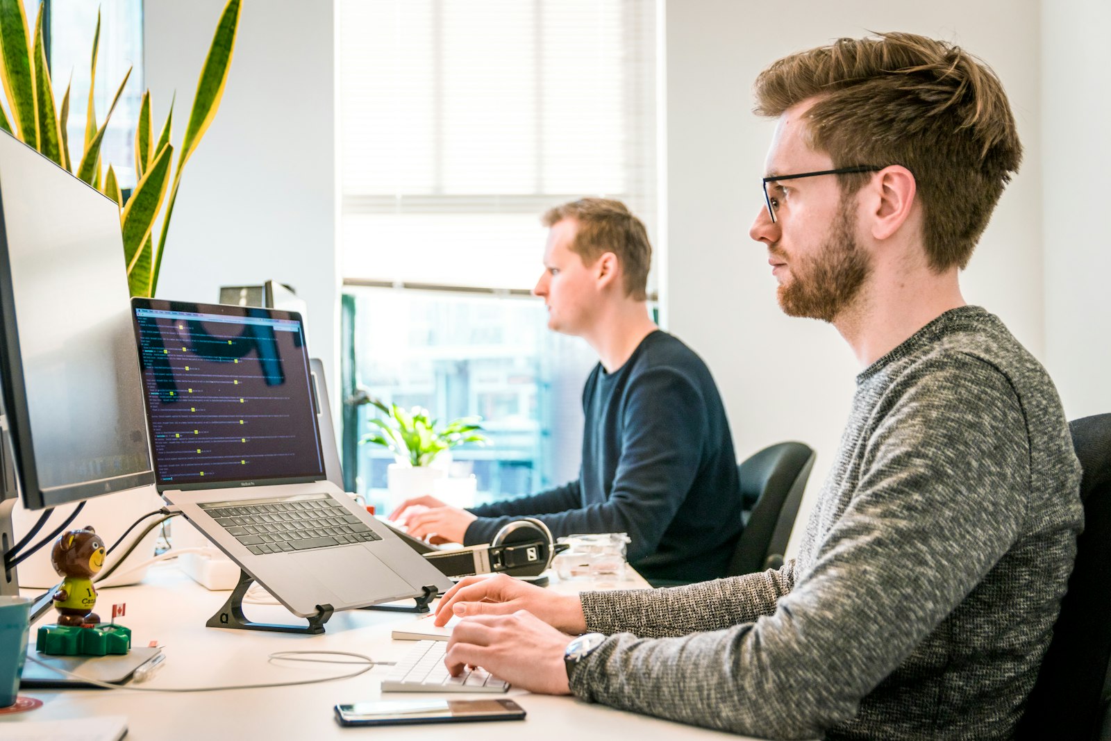 Arbeitsplätze in einem jungen Technologieunternehmen