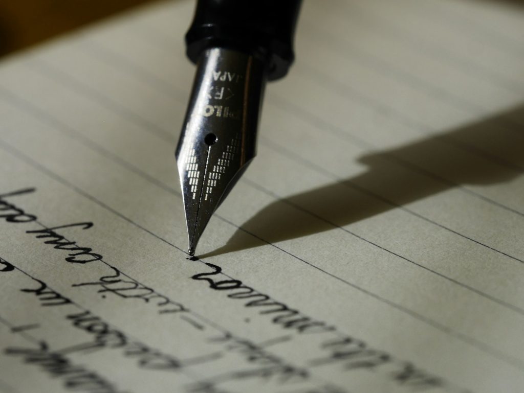 Alter handschriftlicher Brief mit Tinte auf vergilbtem Papier