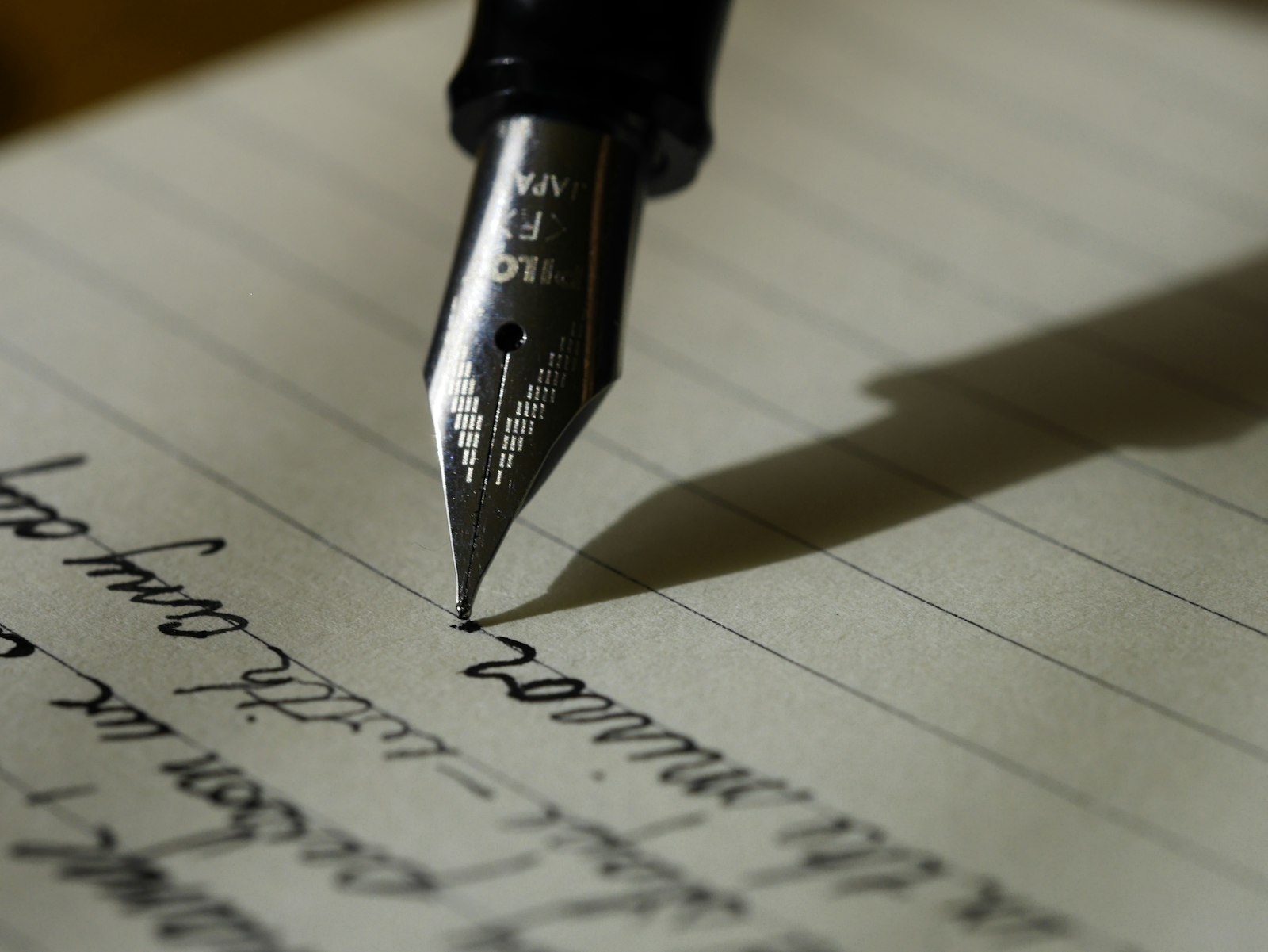 Alter handschriftlicher Brief mit Tinte auf vergilbtem Papier